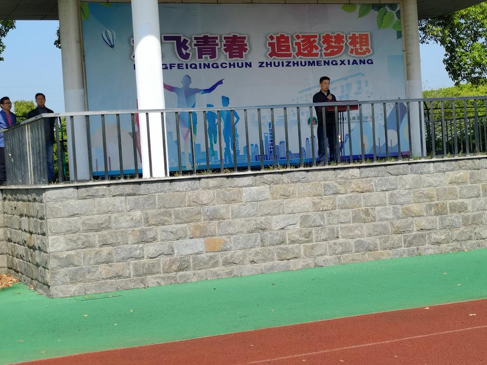 90bca9afe1c141ab8d5e825a4b40df53.jpg